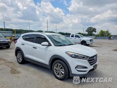 Czwarte zdjęcie samochodu z boku: 2016 HYUNDAI TUCSON SE VIN:KM8J33A43GU130612 - miniatura