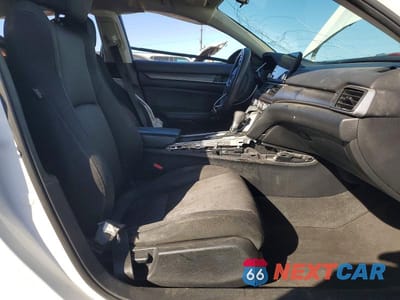 Zdjęcie 7 z 13 samochodu: 2018 HONDA ACCORD LX VIN:1HGCV1F10JA067571 - miniatura