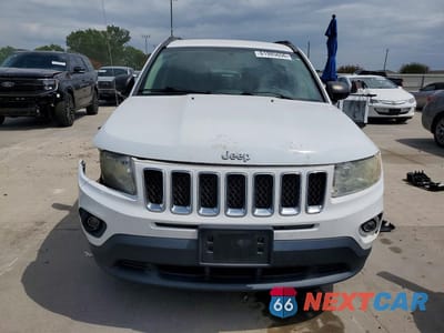 Piąte zdjęcie samochodu w środku: 2011 JEEP COMPASS SPORT VIN:1J4NF1FB3BD244413 - miniatura