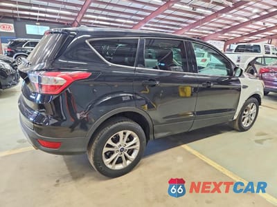 Trzecie zdjęcie samochodu z tyłu: 2017 FORD ESCAPE SE VIN:1FMCU0GD5HUD71682 - miniatura