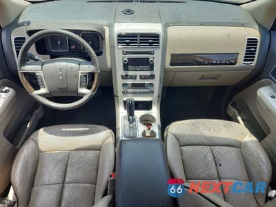 Zdjęcie 8 z 13 samochodu: 2008 LINCOLN MKX VIN:2LMDU88C68BJ30233 - miniatura