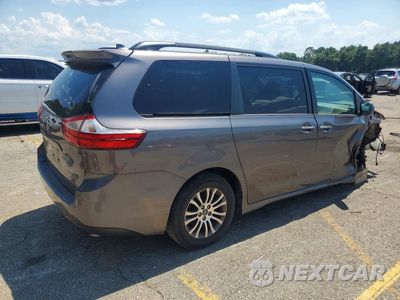 Trzecie zdjęcie samochodu z tyłu: 2018 TOYOTA SIENNA XLE 8-PASSENGER VIN:5TDYZ3DC8JS917829 - miniatura