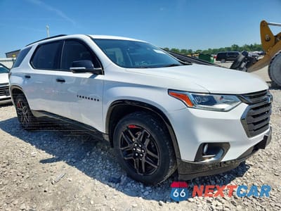 Czwarte zdjęcie samochodu z boku: 2021 CHEVROLET TRAVERSE PREMIER VIN:1GNEVKKW5MJ128486 - miniatura