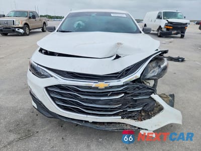 Piąte zdjęcie samochodu w środku: 2020 CHEVROLET MALIBU LS VIN:1G1ZC5ST3LF085820 - miniatura