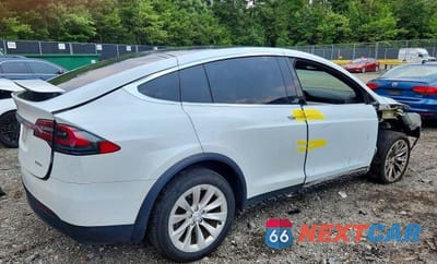 Trzecie zdjęcie samochodu z tyłu: 2018 TESLA MODEL X VIN:5YJXCBE24JF116803 - miniatura
