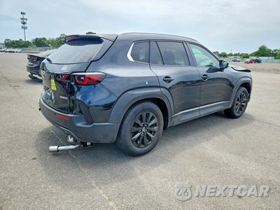 Trzecie zdjęcie samochodu z tyłu: 2023 MAZDA CX-50 PREFERRED PLUS VIN:7MMVABCM0PN121511 - miniatura