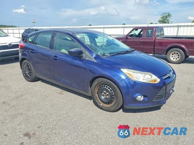 Czwarte zdjęcie samochodu z boku: 2012 FORD FOCUS SE VIN:1FAHP3K26CL117511 - miniatura