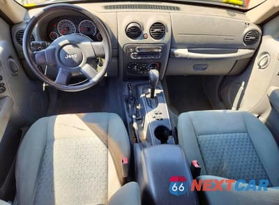 Zdjęcie 8 z 14 samochodu: 2006 JEEP LIBERTY SPORT VIN:1J4GL48K56W259327 - miniatura