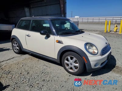 Czwarte zdjęcie samochodu z boku: 2009 MINI COOPER VIN:WMWMF335X9TU75740 - miniatura