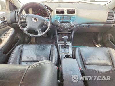 Zdjęcie 8 z 12 samochodu: 2004 HONDA ACCORD EX VIN:1HGCM66564A000514 - miniatura