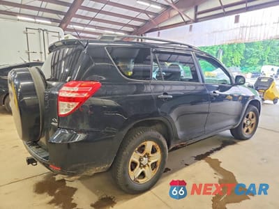 Trzecie zdjęcie samochodu z tyłu: 2010 TOYOTA RAV4 BASE VIN:2T3JF4DV7AW076067 - miniatura
