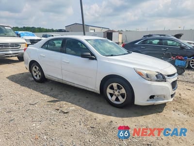 Czwarte zdjęcie samochodu z boku: 2015 CHEVROLET MALIBU LS VIN:1G11B5SLXFF348678 - miniatura