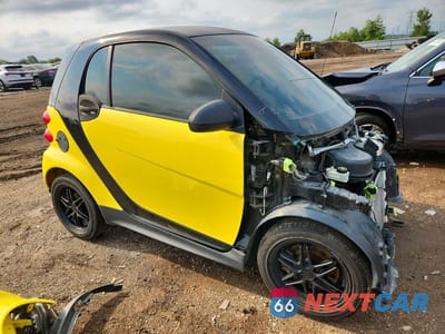 Czwarte zdjęcie samochodu z boku: 2013 SMART FORTWO PURE VIN:WMEEJ3BA4DK656885 - miniatura