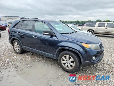 Czwarte zdjęcie samochodu z boku: 2013 KIA SORENTO LX VIN:5XYKT3A65DG339941 - miniatura