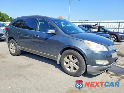 Czwarte zdjęcie samochodu z boku: 2011 CHEVROLET TRAVERSE LT VIN:1GNKVGEDXBJ241048 - miniatura