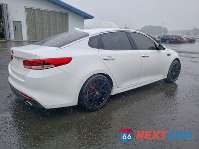 Trzecie zdjęcie samochodu z tyłu: 2017 KIA OPTIMA LX VIN:5XXGT4L39HG123177 - miniatura
