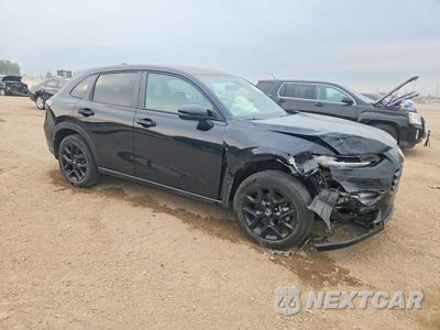 Czwarte zdjęcie samochodu z boku: 2025 HONDA HR-V SPORT VIN:3CZRZ2H57SM700570 - miniatura