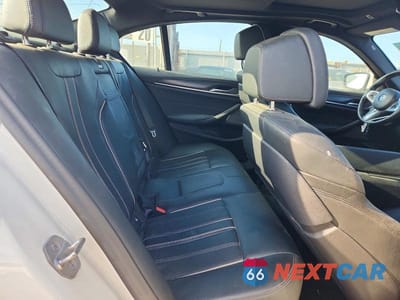 Zdjęcie 10 z 12 samochodu: 2023 BMW M550XI VIN:WBA13BK06PCM40203 - miniatura