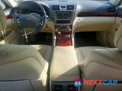 Zdjęcie 8 z 12 samochodu: 2011 LEXUS LS 460 VIN:JTHBL5EF9B5103867 - miniatura