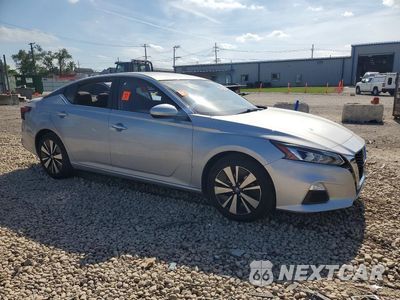 Czwarte zdjęcie samochodu z boku: 2021 NISSAN ALTIMA SV VIN:1N4BL4DV2MN414165 - miniatura
