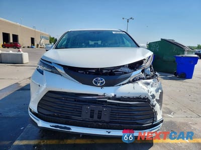 Piąte zdjęcie samochodu w środku: 2021 TOYOTA SIENNA XLE VIN:5TDYRKEC1MS044115 - miniatura