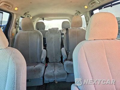 Zdjęcie 10 z 13 samochodu: 2011 TOYOTA SIENNA LE VIN:5TDKK3DCXBS143983 - miniatura