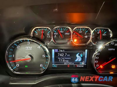 Zdjęcie 8 z 13 samochodu: 2016 CHEVROLET SUBURBAN K1500 LT VIN:1GNSKHKC5GR239498 - miniatura