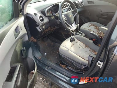 Zdjęcie 8 z 12 samochodu: 2020 CHEVROLET SONIC VIN:1G1JG6SB9L4127952 - miniatura