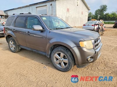 Czwarte zdjęcie samochodu z boku: 2009 FORD ESCAPE LIMITED VIN:1FMCU04G99KA15179 - miniatura