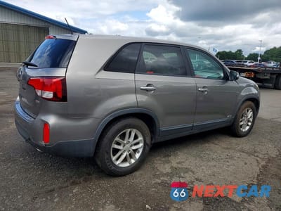 Trzecie zdjęcie samochodu z tyłu: 2015 KIA SORENTO LX VIN:5XYKTCA60FG636117 - miniatura