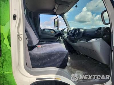 Zdjęcie 11 z 13 samochodu: 2017 HINO 195 - BOX TRUCK VIN:JHHSDM2H5HK004825 - miniatura