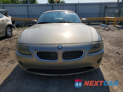 Piąte zdjęcie samochodu w środku: 2005 BMW Z4 2.5 VIN:4USBT33545LS57946 - miniatura