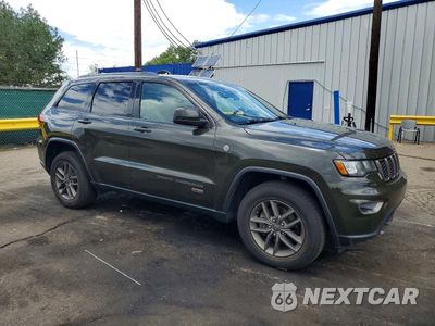 Czwarte zdjęcie samochodu z boku: 2016 JEEP GRAND CHEROKEE LAREDO VIN:1C4RJFAG7GC505075 - miniatura