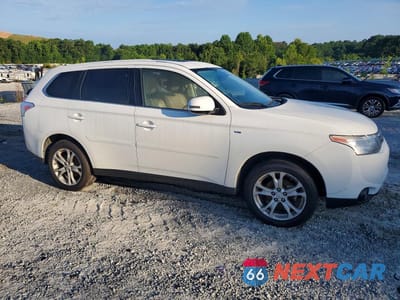 Czwarte zdjęcie samochodu z boku: 2014 MITSUBISHI OUTLANDER GT VIN:JA4JZ4AX0EZ001594 - miniatura