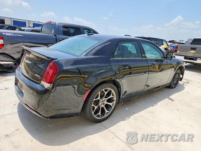 Trzecie zdjęcie samochodu z tyłu: 2018 CHRYSLER 300 S VIN:2C3CCABG6JH243320 - miniatura