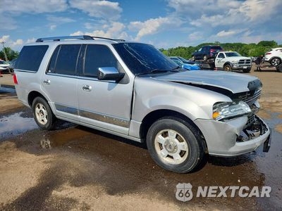 Czwarte zdjęcie samochodu z boku: 2011 LINCOLN NAVIGATOR VIN:5LMJJ2J56BEJ06992 - miniatura