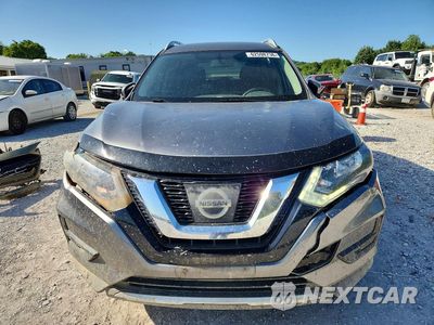 Piąte zdjęcie samochodu w środku: 2017 NISSAN ROGUE SV VIN:KNMAT2MV1HP616466 - miniatura