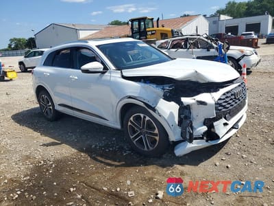 Czwarte zdjęcie samochodu z boku: 2025 AUDI Q5 PREMIUM VIN:WA11AAGU1S2016516 - miniatura