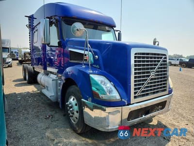 Czwarte zdjęcie samochodu z boku: 2007 VOLVO VT SEMI TRUCK VIN:4V4LC9KL27N483928 - miniatura