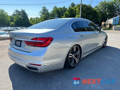 Trzecie zdjęcie samochodu z tyłu: 2016 BMW 750 XI VIN:WBA7F2C52GG418042 - miniatura
