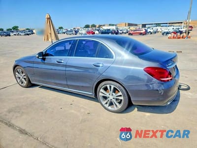 Drugie zdjęcie samochodu z przodu: 2015 MERCEDES-BENZ C 300 VIN:55SWF4JB0FU045285 - miniatura