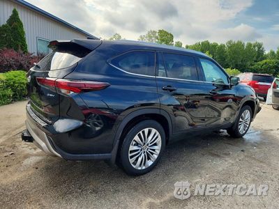 Trzecie zdjęcie samochodu z tyłu: 2026 TOYOTA HIGHLANDER HYBRID PLATINUM VIN:5TDEBRCH0TS708840 - miniatura