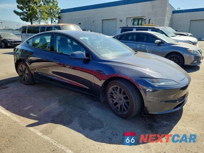 Czwarte zdjęcie samochodu z boku: 2024 TESLA MODEL 3 VIN:5YJ3E1EB7RF744692 - miniatura