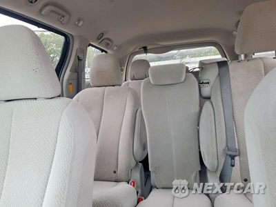 Zdjęcie 10 z 13 samochodu: 2014 TOYOTA SIENNA LE VIN:5TDKK3DC6ES424585 - miniatura