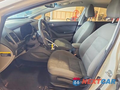 Zdjęcie 7 z 12 samochodu: 2014 KIA FORTE LX VIN:KNAFK4A65E5139238 - miniatura