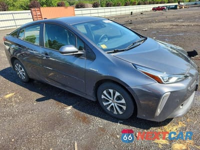 Czwarte zdjęcie samochodu z boku: 2021 TOYOTA PRIUS XLE AWD-E VIN:JTDL9MFU9M3023589 - miniatura