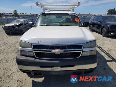 Piąte zdjęcie samochodu w środku: 2007 CHEVROLET SILVERADO K2500 HEAVY DUTY VIN:1GCHK29U97E147753 - miniatura