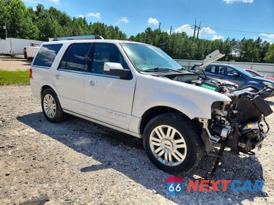 Czwarte zdjęcie samochodu z boku: 2013 LINCOLN NAVIGATOR VIN:5LMJJ2J58DEL05089 - miniatura
