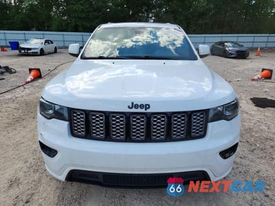 Piąte zdjęcie samochodu w środku: 2018 JEEP GRAND CHEROKEE LAREDO VIN:1C4RJEAG0JC460241 - miniatura