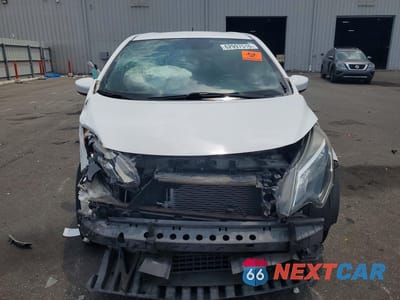 Piąte zdjęcie samochodu w środku: 2017 NISSAN VERSA NOTE SV VIN:3N1CE2CP6HL352469 - miniatura